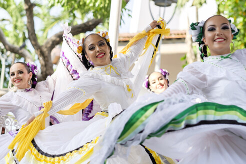 Mexico, Jalisco, Xiutla dancer, folkloristic Mexican dancers - ABAF001956
