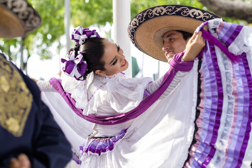 Mexico, Jalisco, Xiutla dancer, folkloristic Mexican dancers, couple - ABAF001957