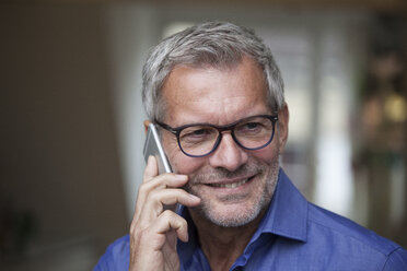 Smiling mature man on cell phone - RBF003650