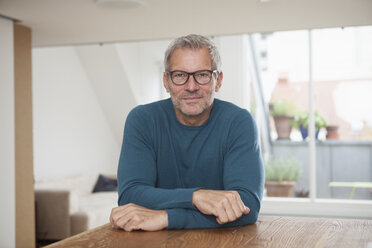 Portrait of mature man at home - RBF003713