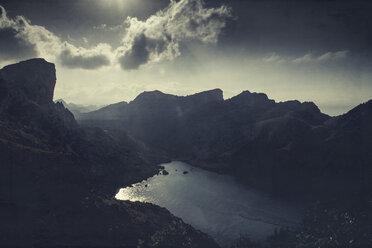 Spanien, Mallorca, Küste bei Cap Formentor am Abend - DWIF000661