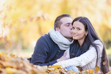 Happy couple in autumn leaves - HAPF000062