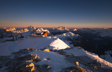 taly, Dolomiten, Lagazuoi, Almhütte bei Sonnenuntergang - STCF000115