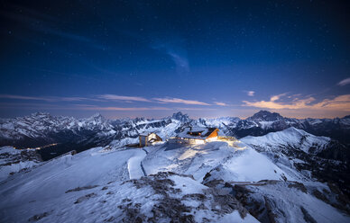 Italy, South Tyrol, Dolomites, Lagazuoi, Alpine Cabin at night - STCF000119