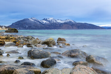 Norway, Troms, coastline - STSF000980