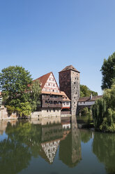 Deutschland, Bayern, Nürnberg, Altstadt, Maxbrücke, Weinstadl und Wasserturm, Pegnitz - GWF004552