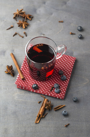 Ein Glas Glühwein, lizenzfreies Stockfoto