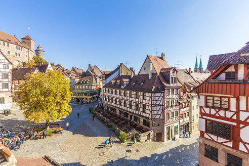 Germany, Bavaria, Nuremberg, Old town, Albrecht-Duerer-Haus right, Nuremberg Castle and Tiergaertnertorplatz - WDF003491