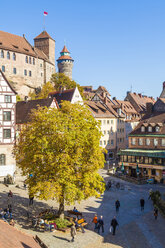 Deutschland, Bayern, Nürnberg, Altstadt, Nürnberger Burg und Tiergaertnertorplatz - WDF003492