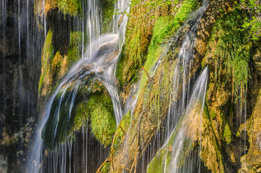 Kroatien, Nationalpark Plitvicer Seen, Wasserfall - LOMF000159