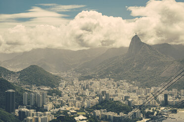 Brasilien, Rio de Janeiro, Blick auf Botafogo und den Zuckerhut - MFF002513