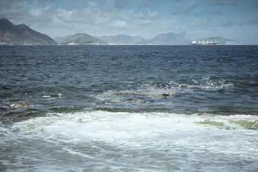 Brasilien, Rio de Janeiro, Praia Vermelha, Wasserverschmutzung, Müll im Meer - MFF002526