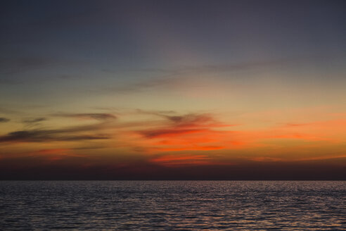 Thailand, Sonnenuntergang über der Andamanensee - MAUF000163