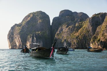 Thailand, Insel Koh Phi Phi, Longtailboote - MAUF000172