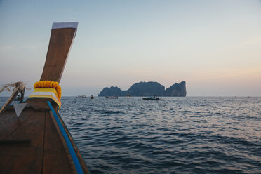 Thailand, Phi Phi Island, long-tail boat at sunset - MAUF000174