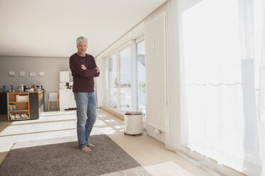 Portrait of mature man at home - RBF003821