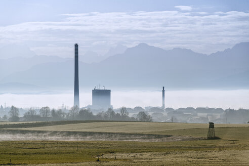 Österreich, Riedersbach, Gaskraftwerk und Nebel, Stadt Salzburg im Nebel - OPF000102