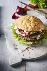 Hamburger with ground beef on chopping board - KSWF001725