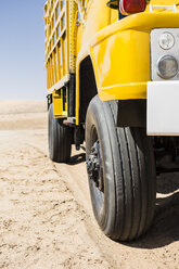 Vereinigte Arabische Emirate, Wüste, Lkw, Reifen - MAUF000202