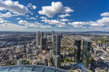 Deutschland, Frankfurt, Blick auf die Stadt mit Finanzviertel vom Maintower - MABF000358
