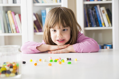 Portrait of little girl with jelly beans - LVF004344