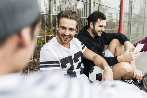 Junge Fußballspieler, Smartphone - UUF006309