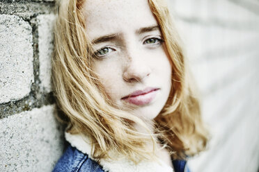 Portrait of girl leaning against a wall - JATF000803