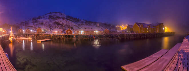 Norway, Lofoten, Nusfjord, Marina by night - LOMF000173