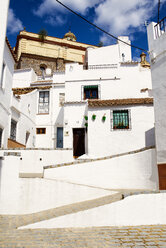 Spanien, Andalusien, Cadiz, Olvera, typische Gasse und Häuser - KIJF000073