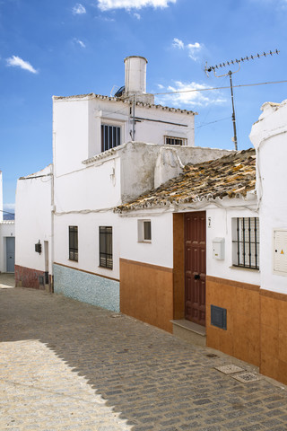 Spanien, Andalusien, Cadiz, Olvera, typische Gasse und Häuser, lizenzfreies Stockfoto