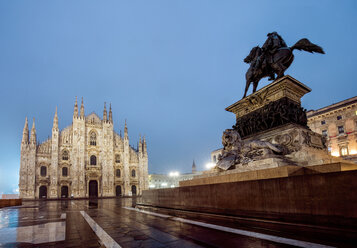 Italien, Mailand, Mailänder Kathedrale und Denkmal von Vittorio Emanuele II - DAWF000409