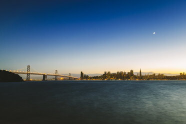 USA, Kalifornien, San Francisco, Skyline bei Nacht - GIOF000624