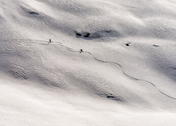 Italien, Gran Paradiso, Skifahrer beim Abfahrtslauf - ALRF000286