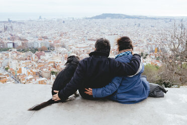 Spain, Barcelona, back view of couple with dog looking at view from Turo de la Rovira - GEMF000592