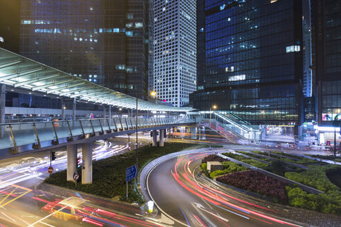 China, Hongkong, Verkehr bei Nacht im Zentrum von Hongkong - HSIF000402