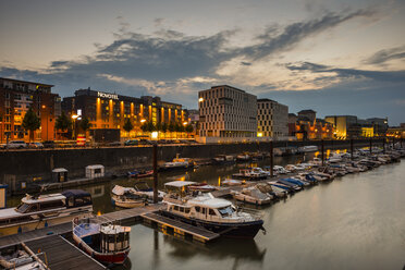 Germany, Cologne, Rheinau harbour, marina and office buildings - WG000822