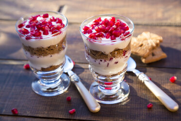 Desserts in glasses, pomegranate seeds yogurt and speculoos - SARF002439