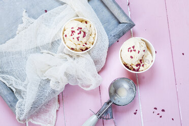 Two cups of vanilla icecream with dried raspberries - SBDF002626