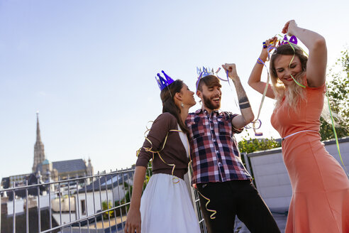 Austria, Vienna, Young people having a party on rooftop terrace - AIF000240