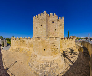 Spanien, Andalusien, Cordoba, Puente Romano und Torre de la Calahorra - AMF004658