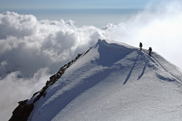 Switzerland, Pennine Alps, Saas-Grund, Weissmies, mountaineers - ALRF000312