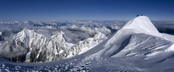 Frankreich, Chamonix, Bergsteiger am Mont Blanc - ALRF000315