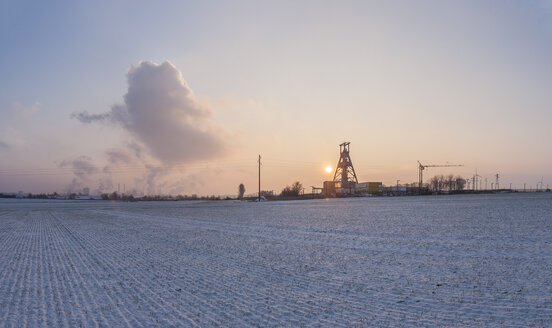 Germany, Lower Saxony, Salzgitter, iron ore mine, Salzgitter Kloeckner-Werke in the background - PVCF000749