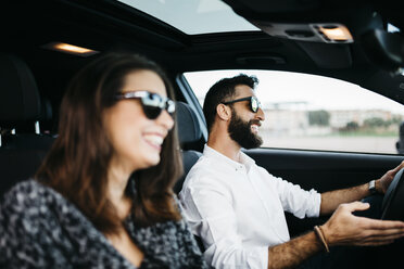 Young couple driving in a car - JRFF000321