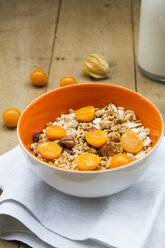 Schale mit Müsli und Physalis - LVF004392