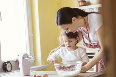 Little girl and her mother baking together - HAPF000163