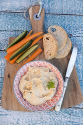 Hummus, chick peas, carrots, cucumber, baguette - SARF002446