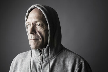 Portrait of man wearing grey hooded jacket - JATF000820