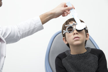 Optometrist examining eyesight of boy - ERLF000102