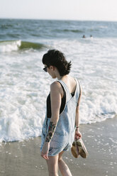 USA, New York, Coney Island, young woman on the shoreline - GIOF000646
